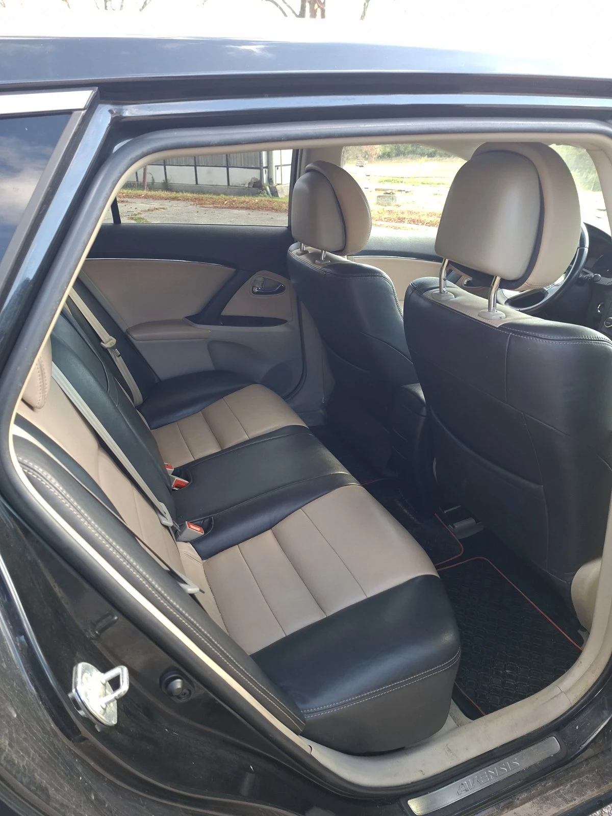 Toyota Avensis, снимка 5 - Автомобили и джипове - 56635654