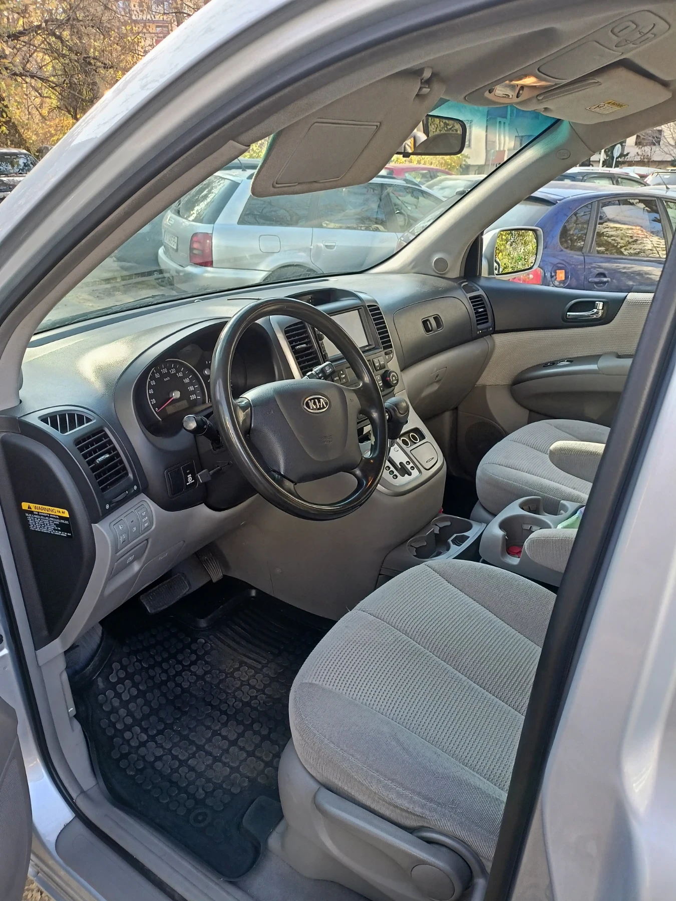 Kia Carnival, снимка 2 - Автомобили и джипове - 56648483