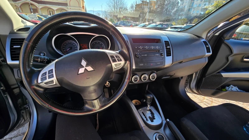 Mitsubishi Outlander 2.4i 4x4 XL, снимка 7 - Автомобили и джипове - 48091450