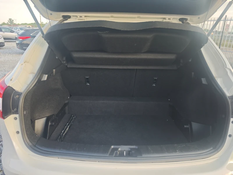 Nissan Qashqai 1200it автоматик, снимка 15 - Автомобили и джипове - 50303944