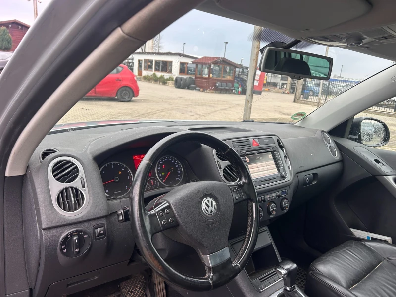 VW Tiguan 2.0TDI 4MOTION AVTOMAT/NAVI/PANORAMA EURO 4, снимка 13 - Автомобили и джипове - 52662667