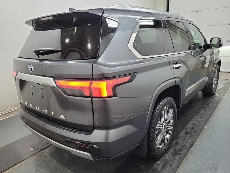 Toyota Sequoia * PLATINUM * CARFAX * БЕЗ ПЪРВОНАЧАЛНА ВНОСКА, снимка 3 - Автомобили и джипове - 53087836