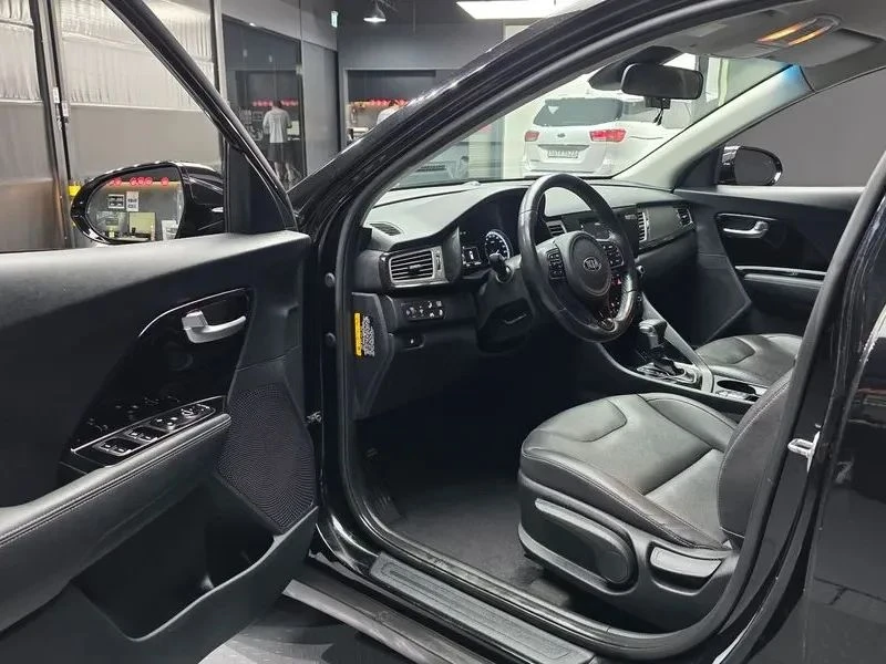 Kia Niro, снимка 10 - Автомобили и джипове - 56690356