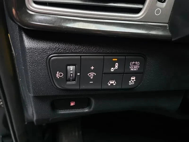 Kia Niro, снимка 17 - Автомобили и джипове - 56690356