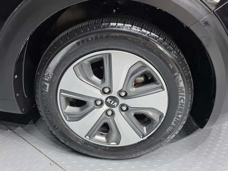 Kia Niro, снимка 5 - Автомобили и джипове - 56690356