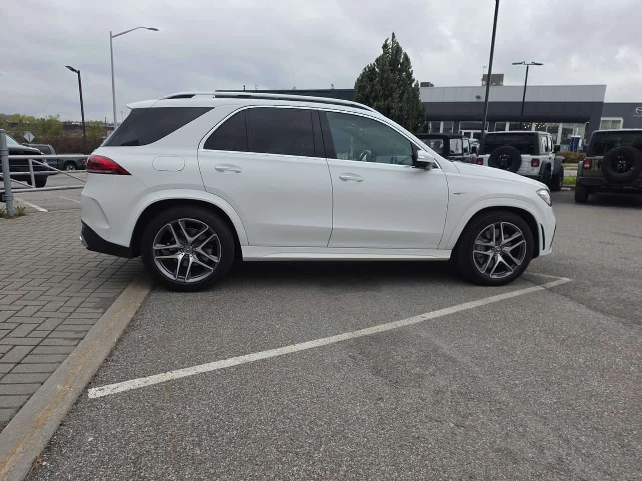 Mercedes-Benz GLE 53 4MATIC AMG * ОБДУХВАНЕ * BURMESTER * HEAD UP * CARFAX * , снимка 3 - Автомобили и джипове - 54556773
