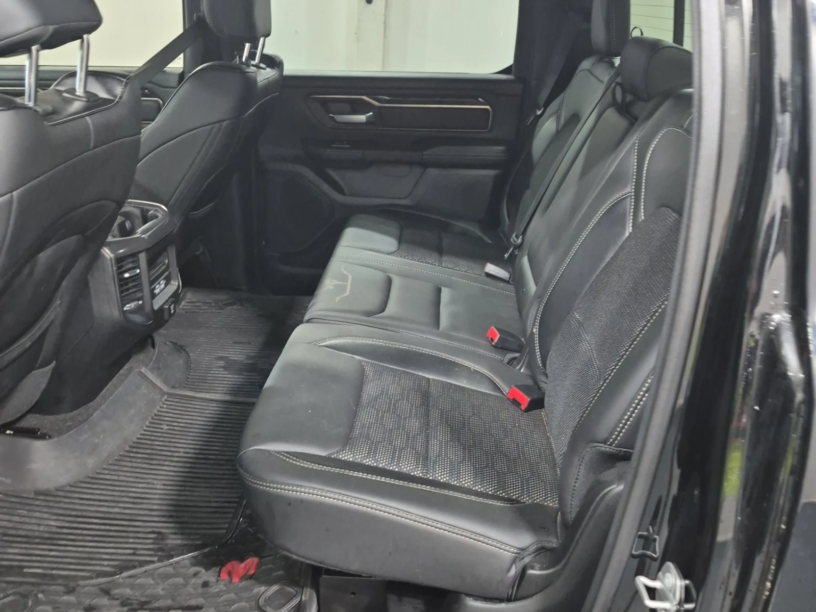Dodge RAM 1500 Sport Crew Cab Short Bed / 5.7 HEMI V8 / 4WD , снимка 13 - Автомобили и джипове - 55277628