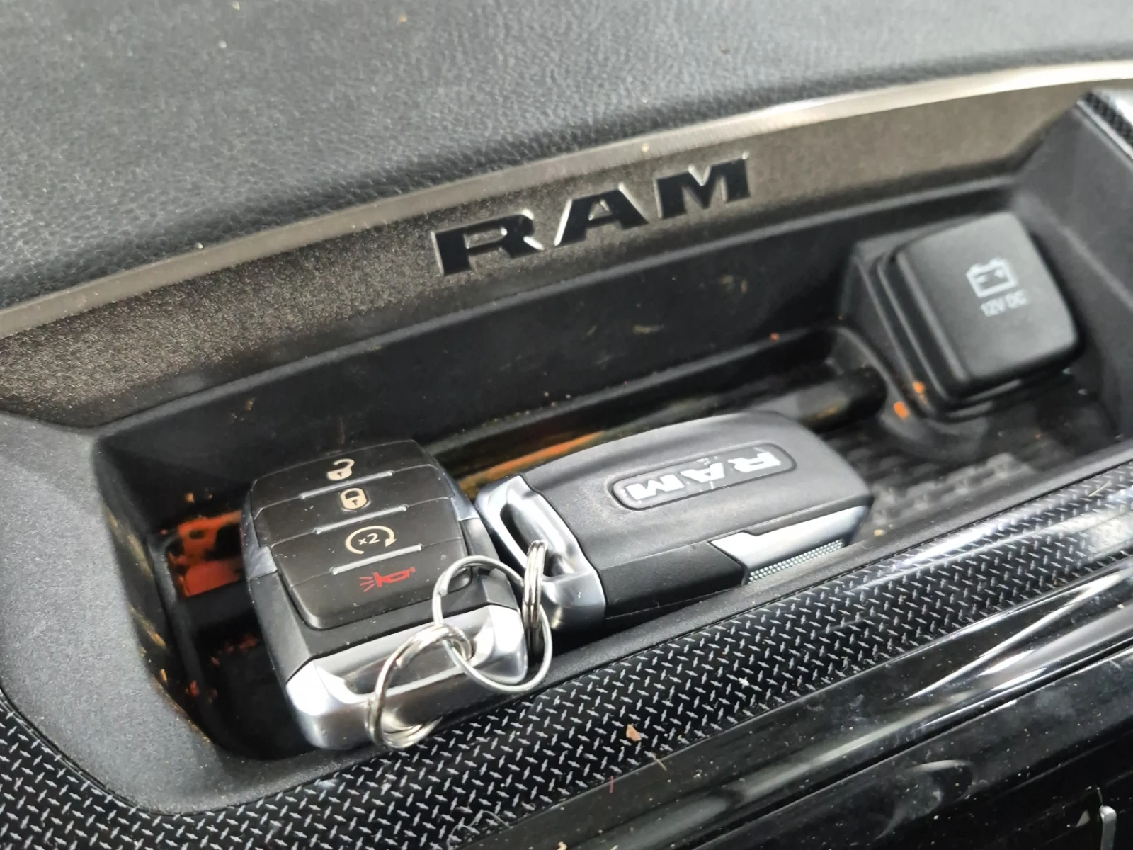 Dodge RAM 1500 Sport Crew Cab Short Bed / 5.7 HEMI V8 / 4WD , снимка 9 - Автомобили и джипове - 55277628