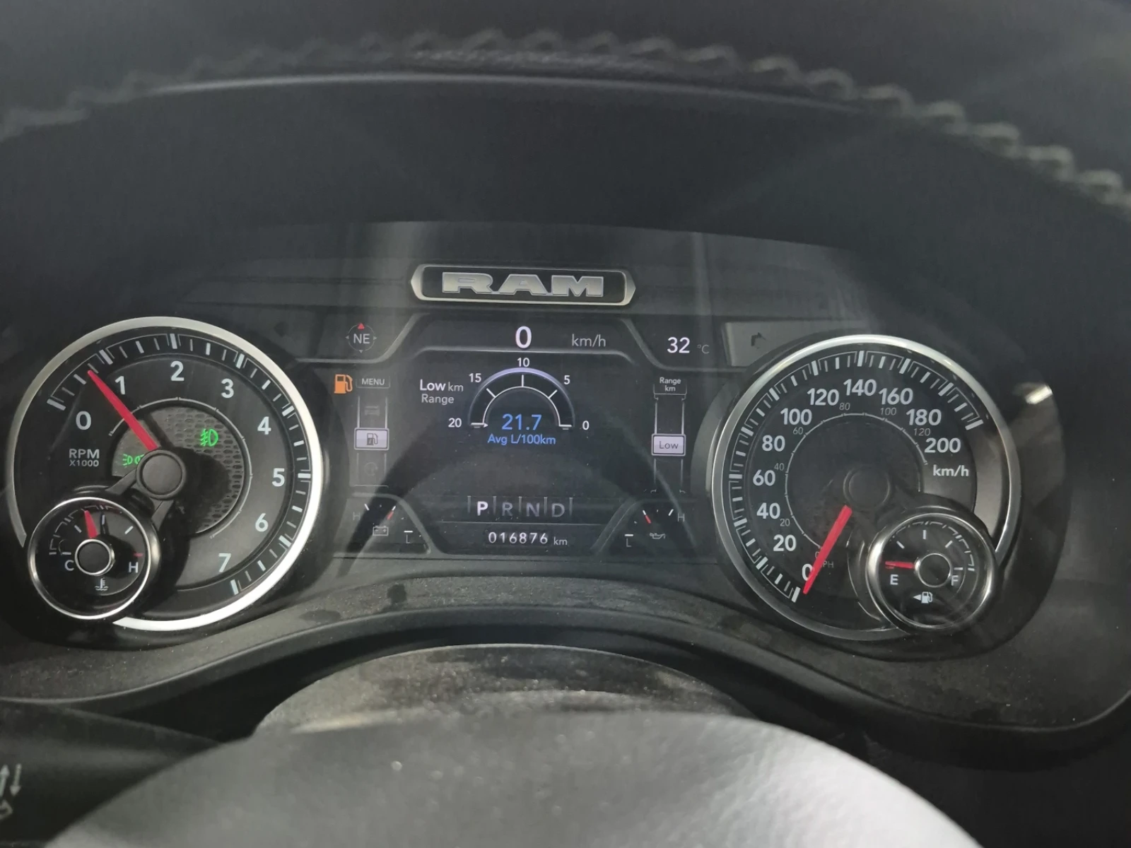 Dodge RAM 1500 Sport Crew Cab Short Bed / 5.7 HEMI V8 / 4WD , снимка 10 - Автомобили и джипове - 55277628