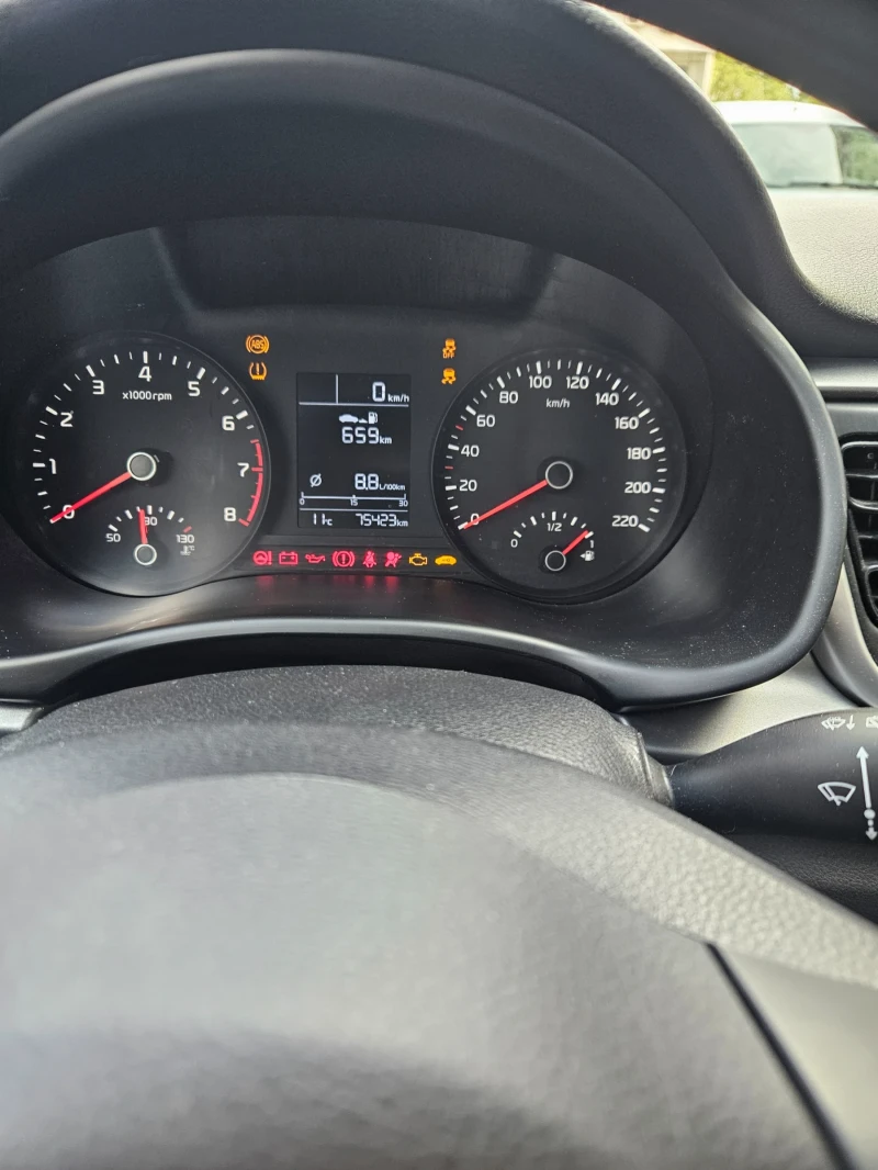 Kia Rio 1.2 i 84к.с. газ/бензин, снимка 16 - Автомобили и джипове - 52568053