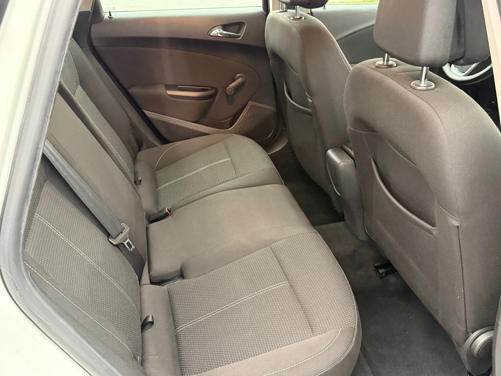 Opel Astra 1, 6-136 FACELIFT - изображение 8