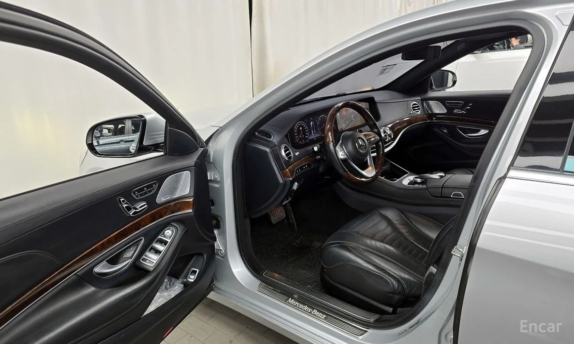 Mercedes-Benz S 560 4MATIC/LONG/360 VIEW/PANO/DRIVER ASSIST, снимка 9 - Автомобили и джипове - 53804692