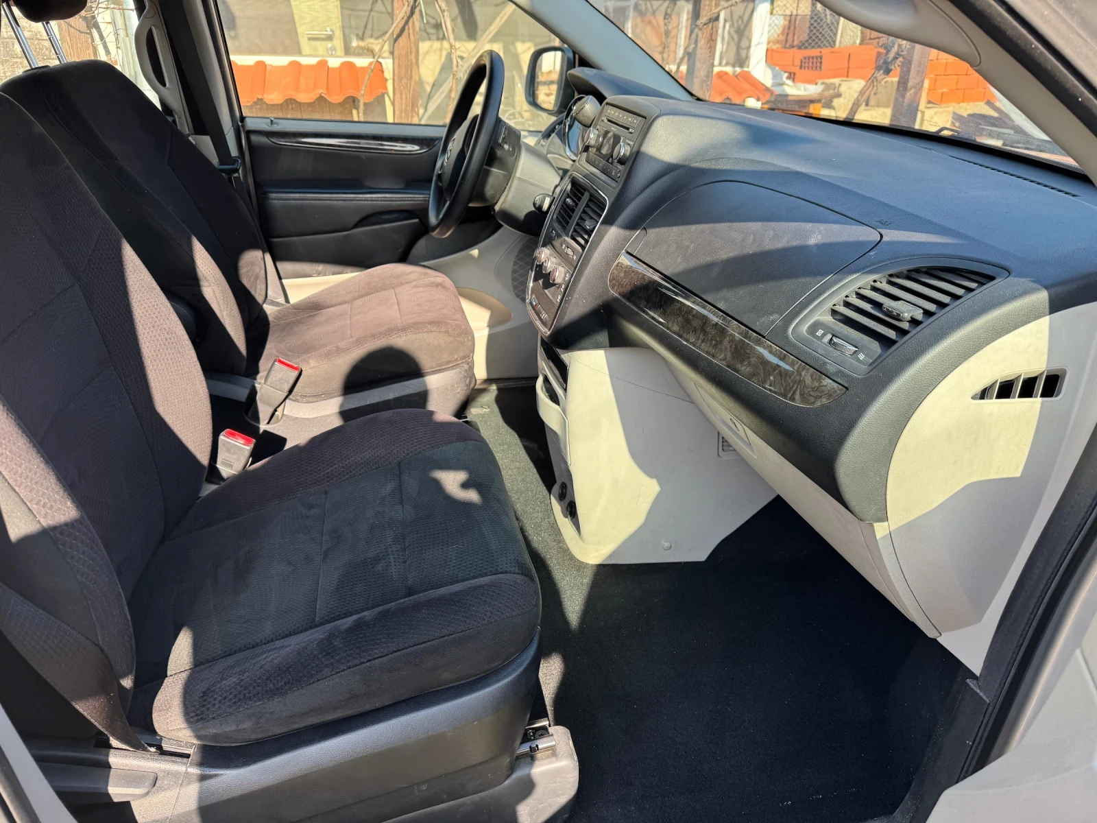 Dodge Caravan 3.6, снимка 10 - Автомобили и джипове - 53891534