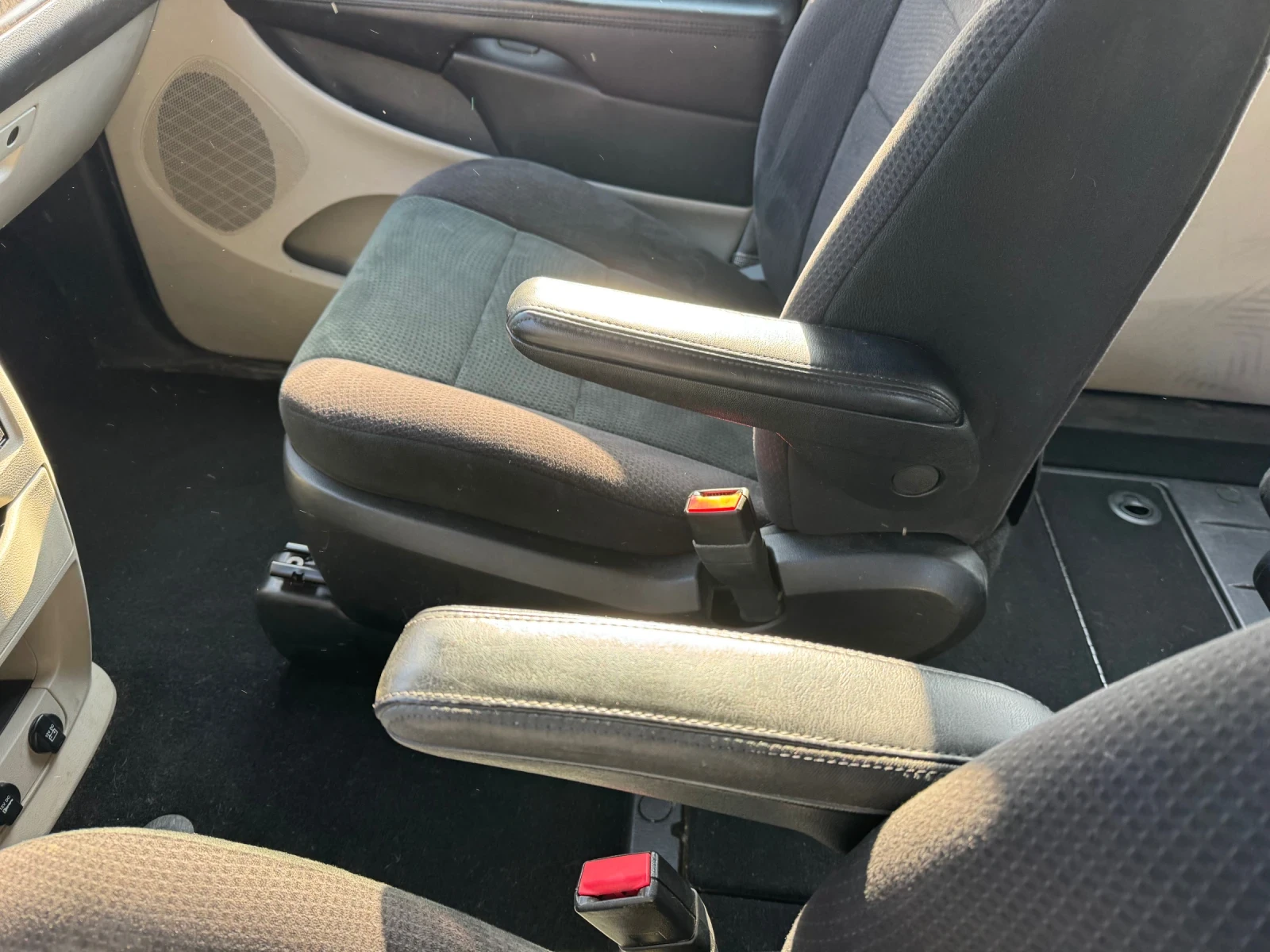 Dodge Caravan 3.6, снимка 13 - Автомобили и джипове - 53891534