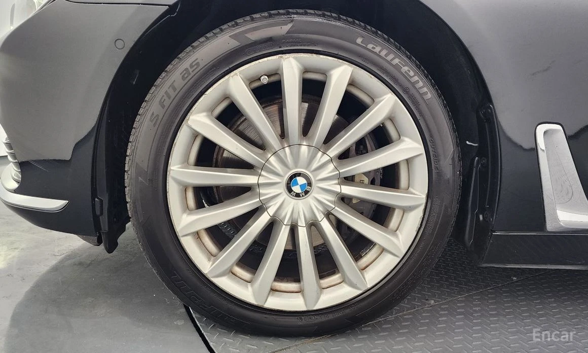 BMW 740 HEADUP* 360КАМЕРА* ЕКРАНИ* 4 ОБДУХВАНИЯ И ПОДГРЕВИ, снимка 5 - Автомобили и джипове - 54066821