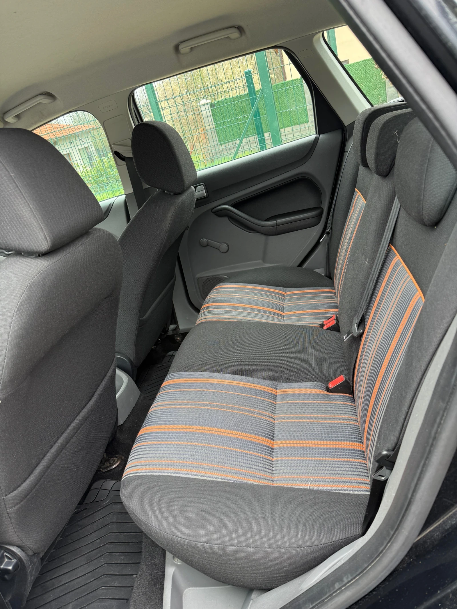 Ford Focus 1.6HDI* 90кс* 5 скорости, снимка 10 - Автомобили и джипове - 54088850