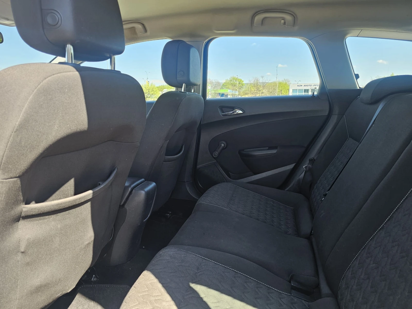 Opel Astra Sports Tourer 1.7 CDTI, снимка 10 - Автомобили и джипове - 54280548