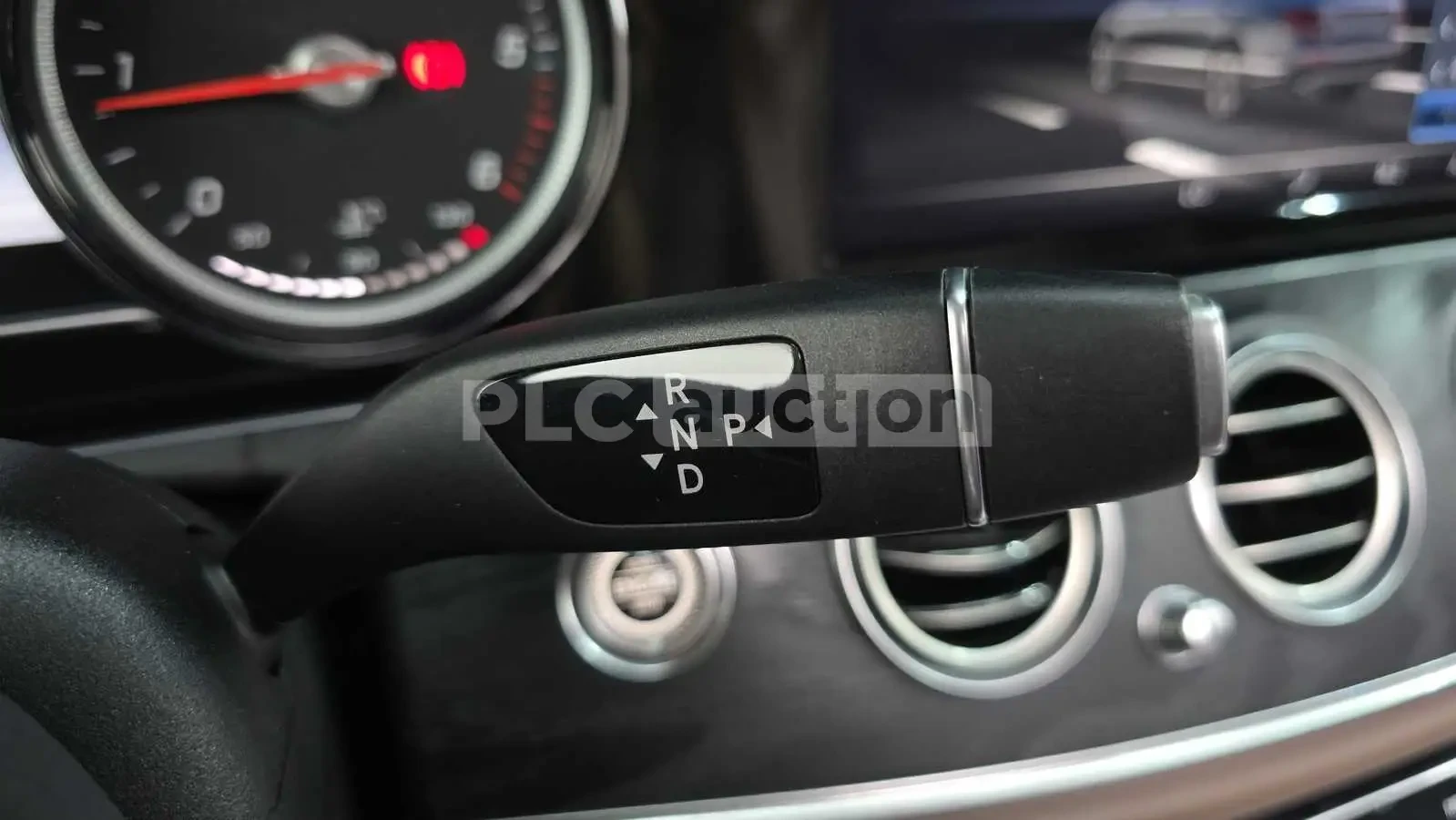 Mercedes-Benz E 220 ПОДГРЕВИ * ПАНО * KEYLESS * ФИСКИСИРАНА ЦЕНА ДО БГ, снимка 9 - Автомобили и джипове - 55032702