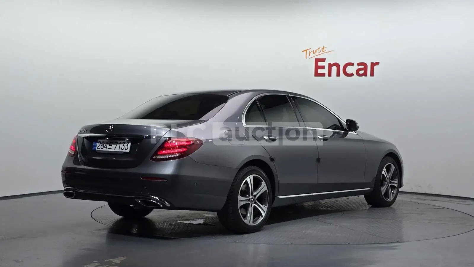 Mercedes-Benz E 220 ПОДГРЕВИ * ПАНО * KEYLESS * ФИСКИСИРАНА ЦЕНА ДО БГ, снимка 2 - Автомобили и джипове - 55032702