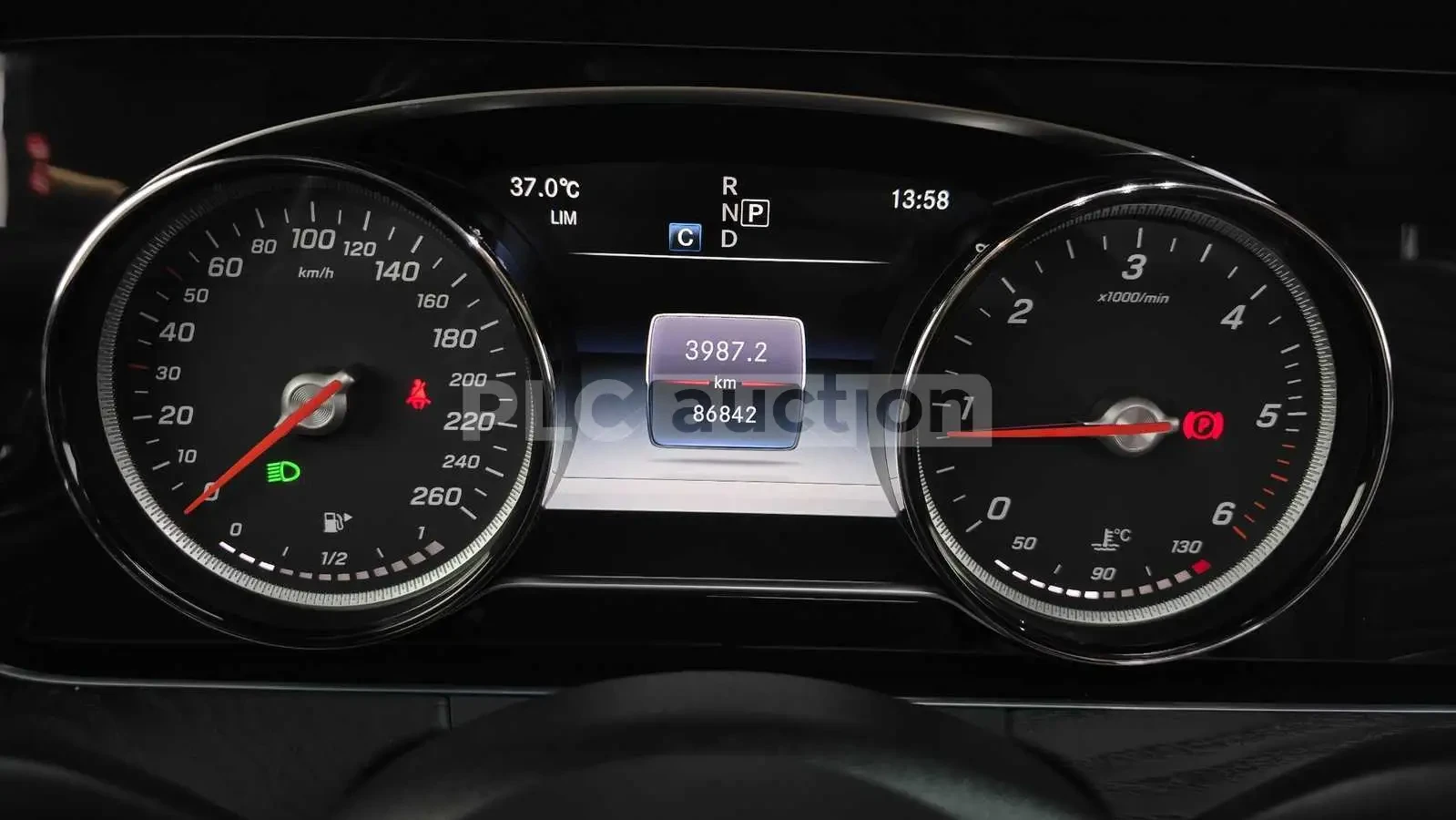 Mercedes-Benz E 220 ПОДГРЕВИ * ПАНО * KEYLESS * ФИСКИСИРАНА ЦЕНА ДО БГ, снимка 8 - Автомобили и джипове - 55032702
