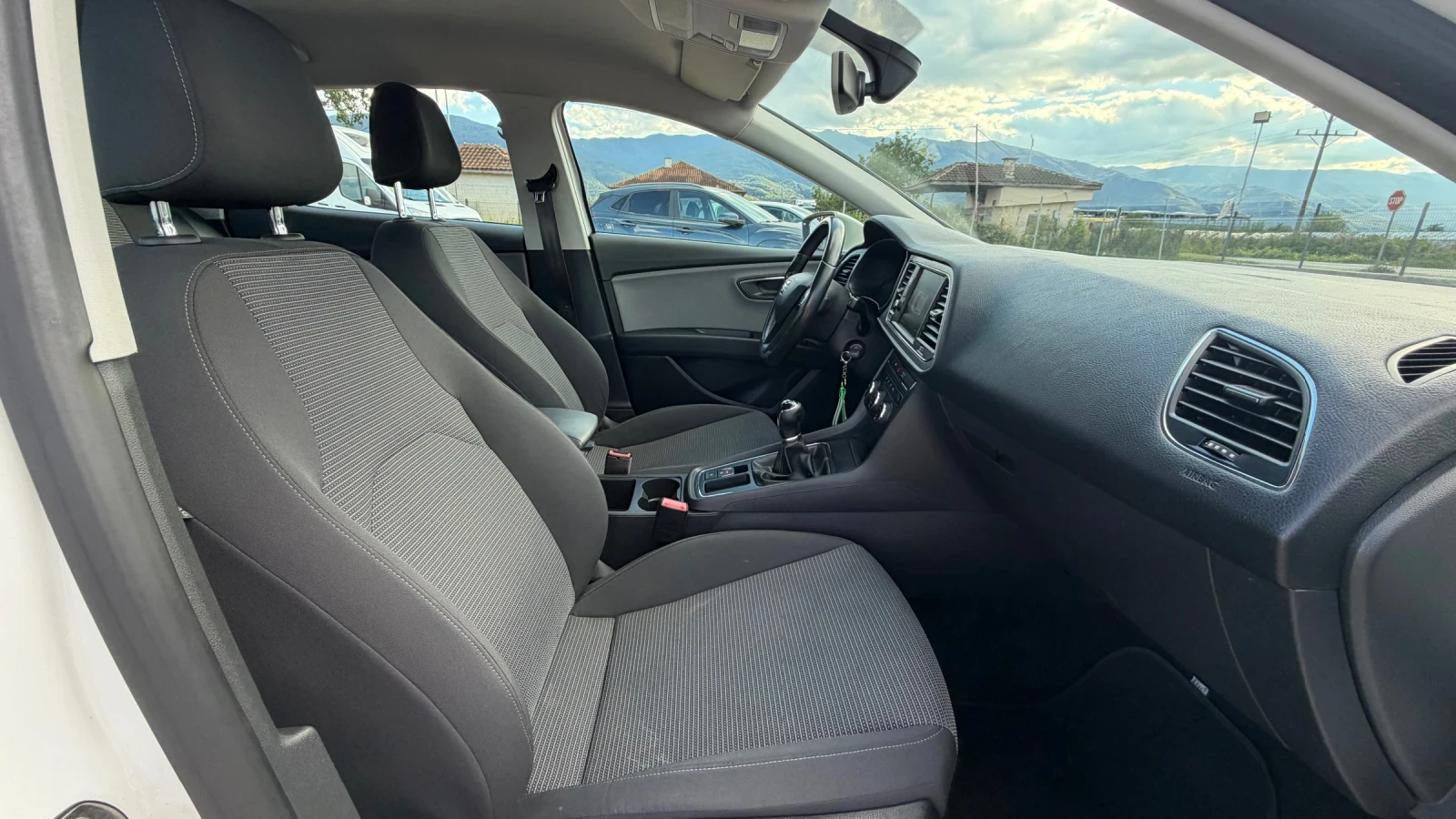 Seat Leon 1.6TDI EURO6, снимка 9 - Автомобили и джипове - 56202580