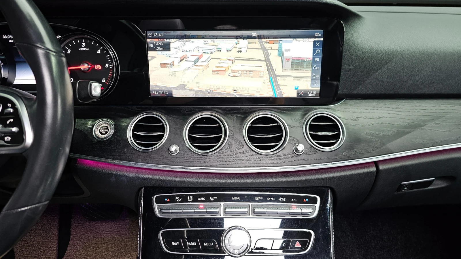 Mercedes-Benz E 220 Avantgarde, снимка 10 - Автомобили и джипове - 56255962