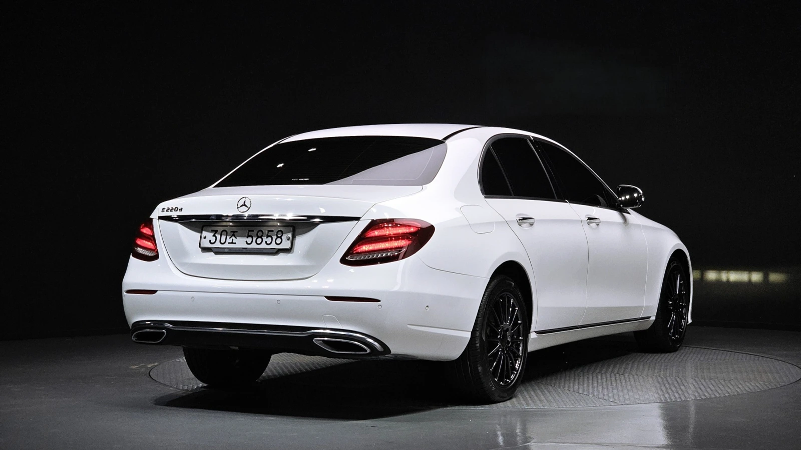 Mercedes-Benz E 220 Avantgarde, снимка 2 - Автомобили и джипове - 56255962