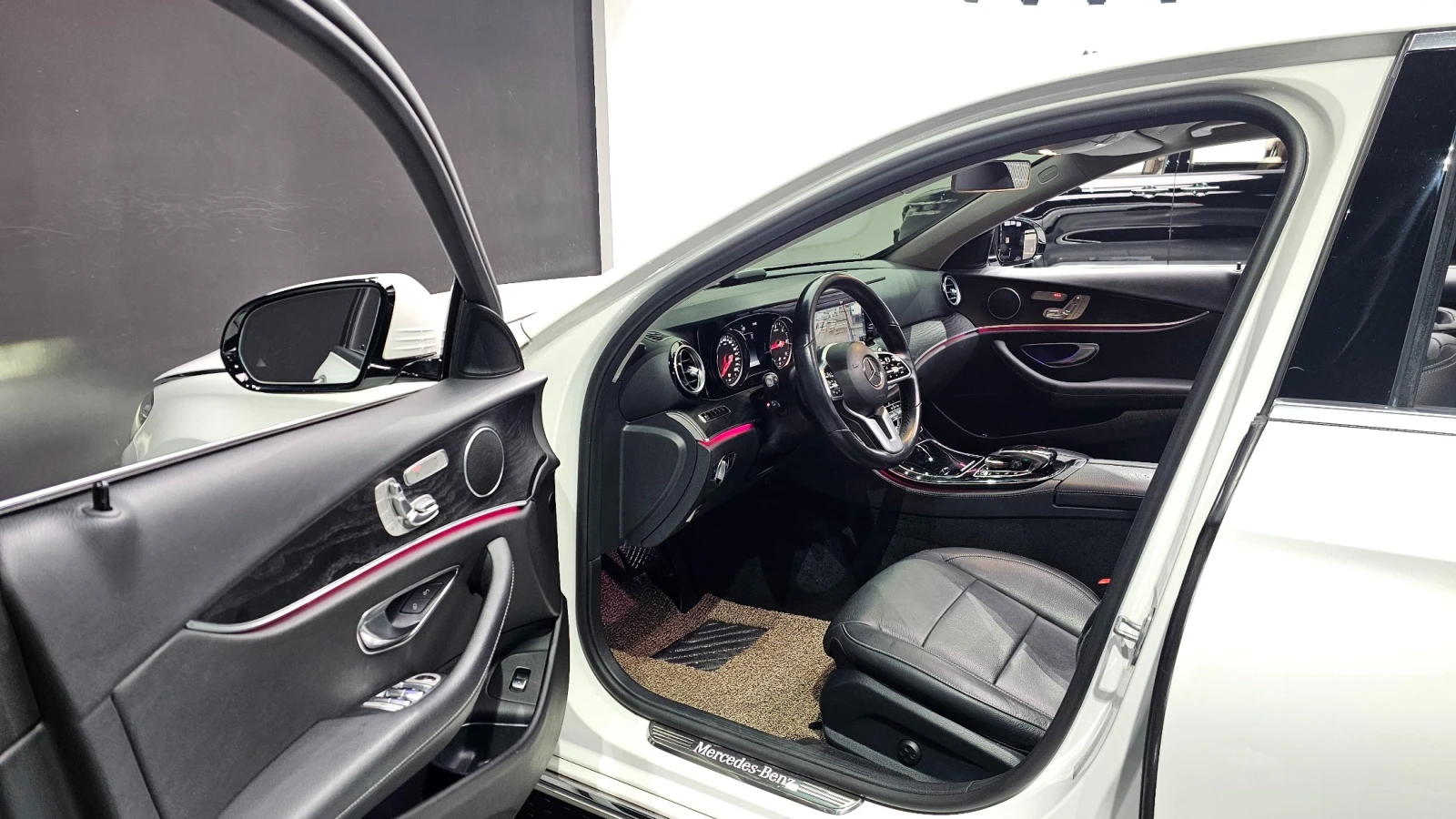Mercedes-Benz E 220 Avantgarde, снимка 8 - Автомобили и джипове - 56255962