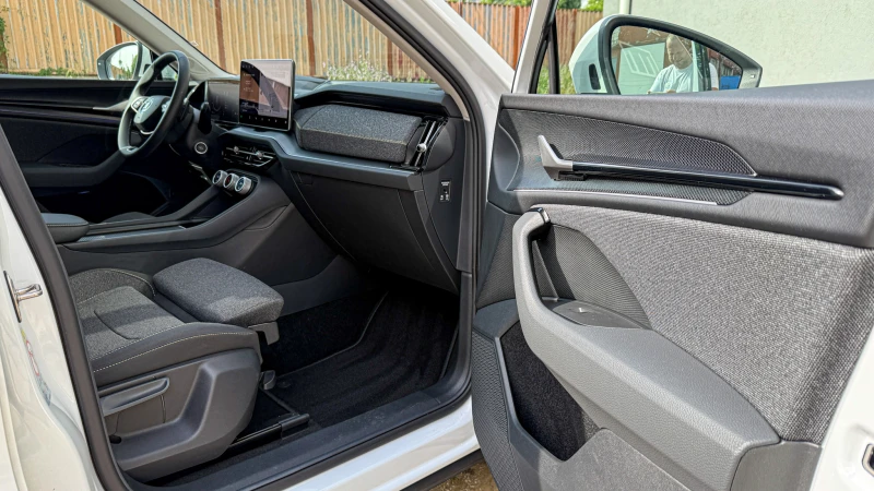 Skoda Kodiaq Selection 4x4/HUD/DSG/ГАРАНЦИЯ, снимка 16 - Автомобили и джипове - 50405462