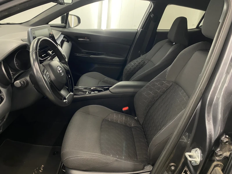 Toyota C-HR 1.8 Hybrid - FACELIFT, снимка 11 - Автомобили и джипове - 52597871