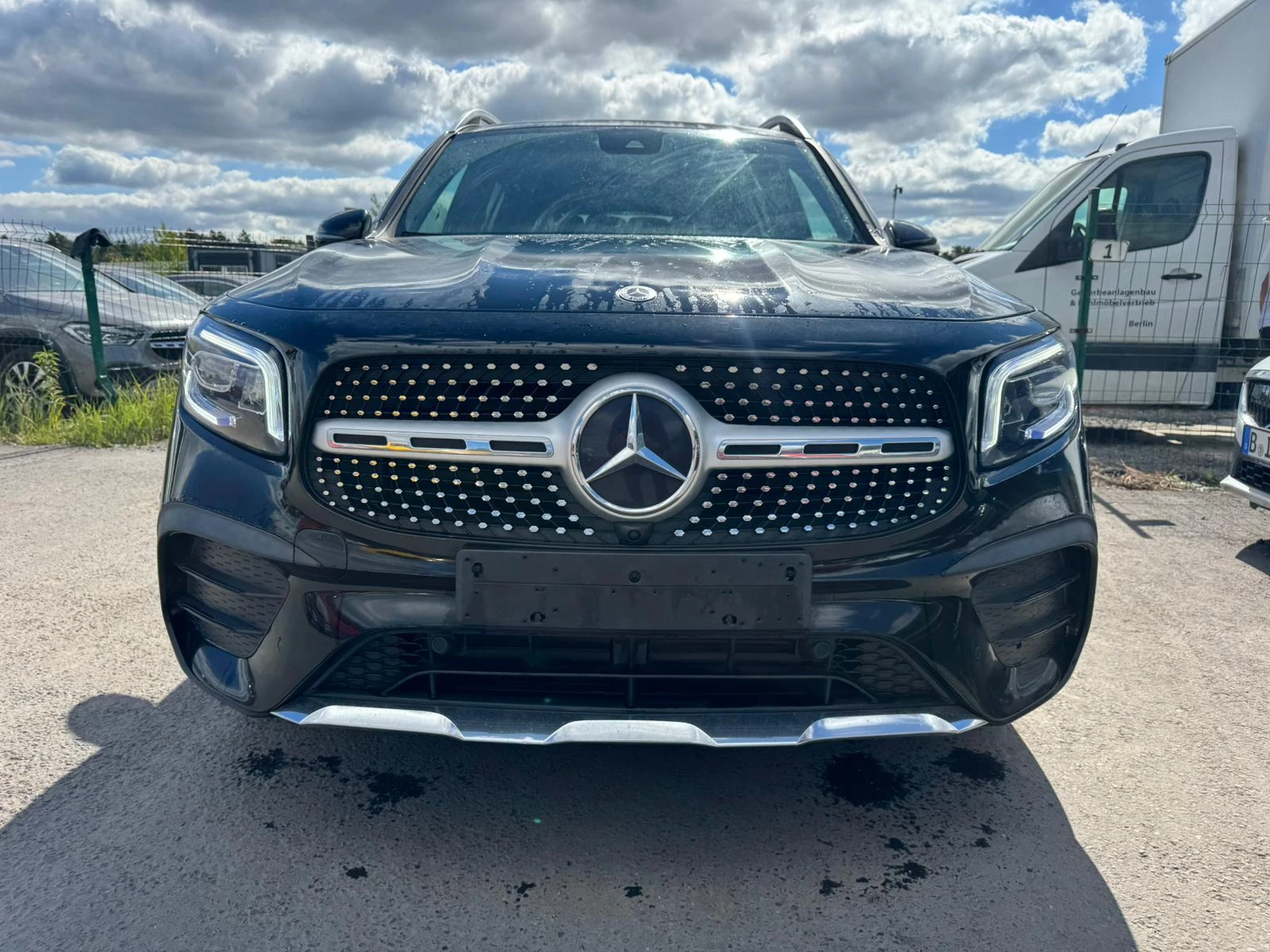 Mercedes-Benz GLB 220d AMG KAM Distr KeyGO Widescreen SzH  #iCarbg - изображение 2