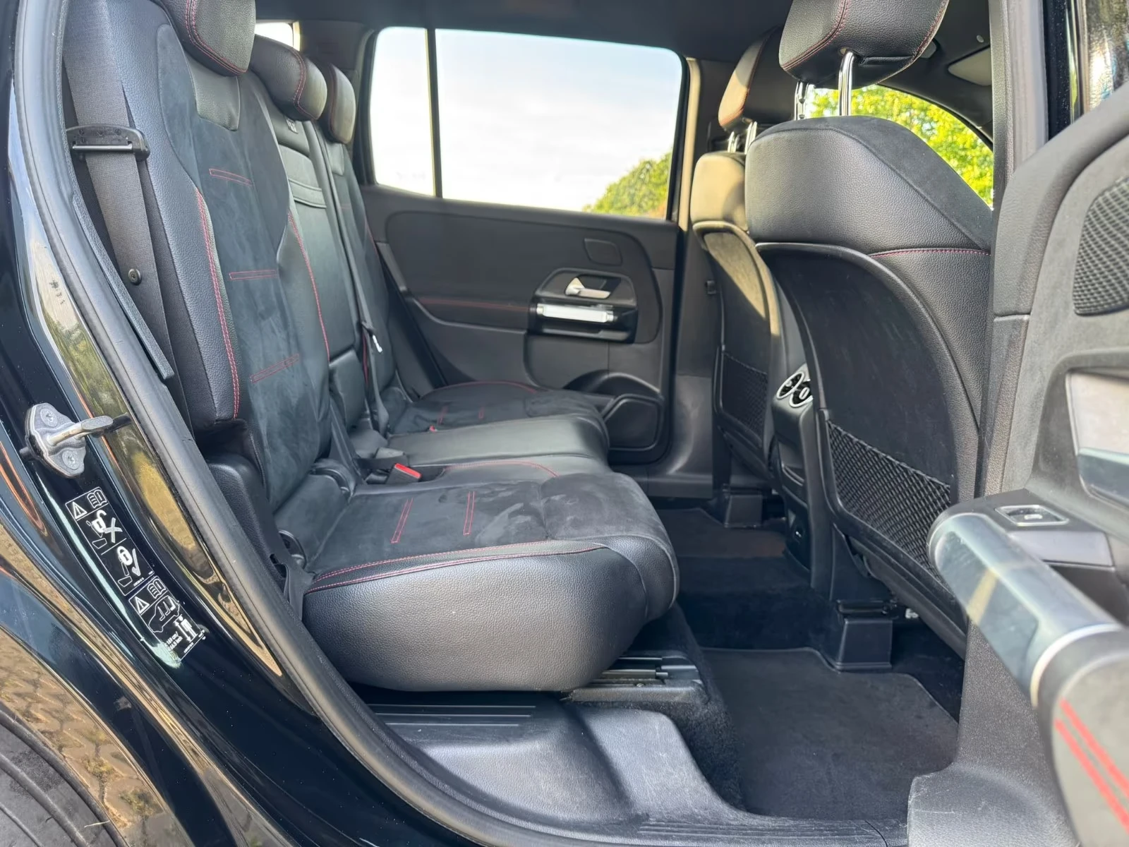 Mercedes-Benz GLB 220d AMG KAM Distr KeyGO Widescreen SzH  #iCarbg - изображение 8