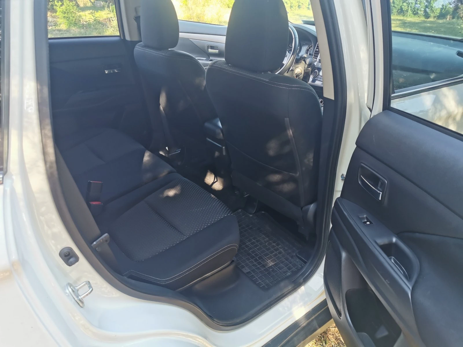 Mitsubishi Outlander 2.0 150 �.�. 4�4, ���, ������� | Mobile.bg � ����������� 15