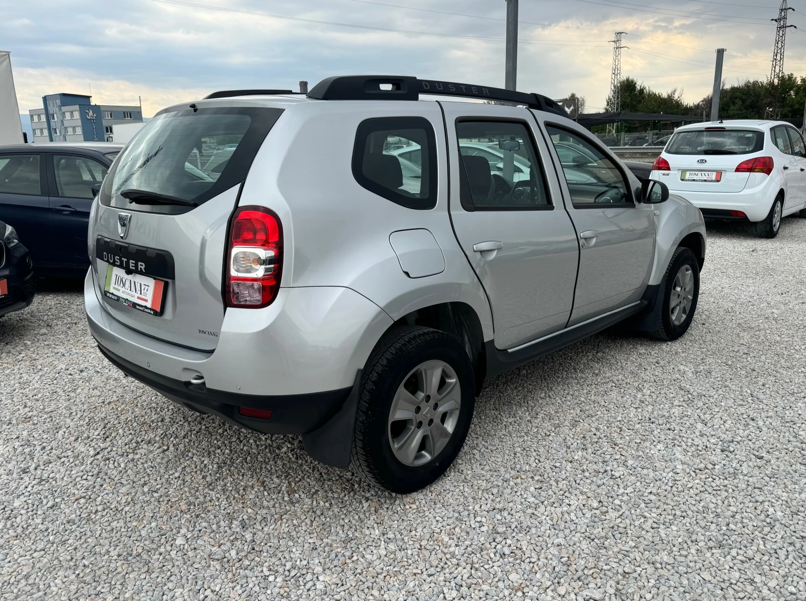 Dacia Duster 1.5dci* Навигация* Камера* Сервизна История, снимка 5 - Автомобили и джипове - 56160039