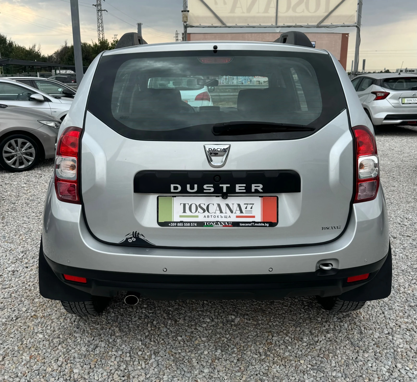 Dacia Duster 1.5dci* Навигация* Камера* Сервизна История, снимка 4 - Автомобили и джипове - 56160039