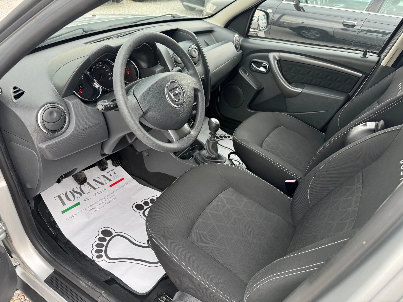 Dacia Duster 1.5dci* Навигация* Камера* Сервизна История, снимка 6 - Автомобили и джипове - 56160039