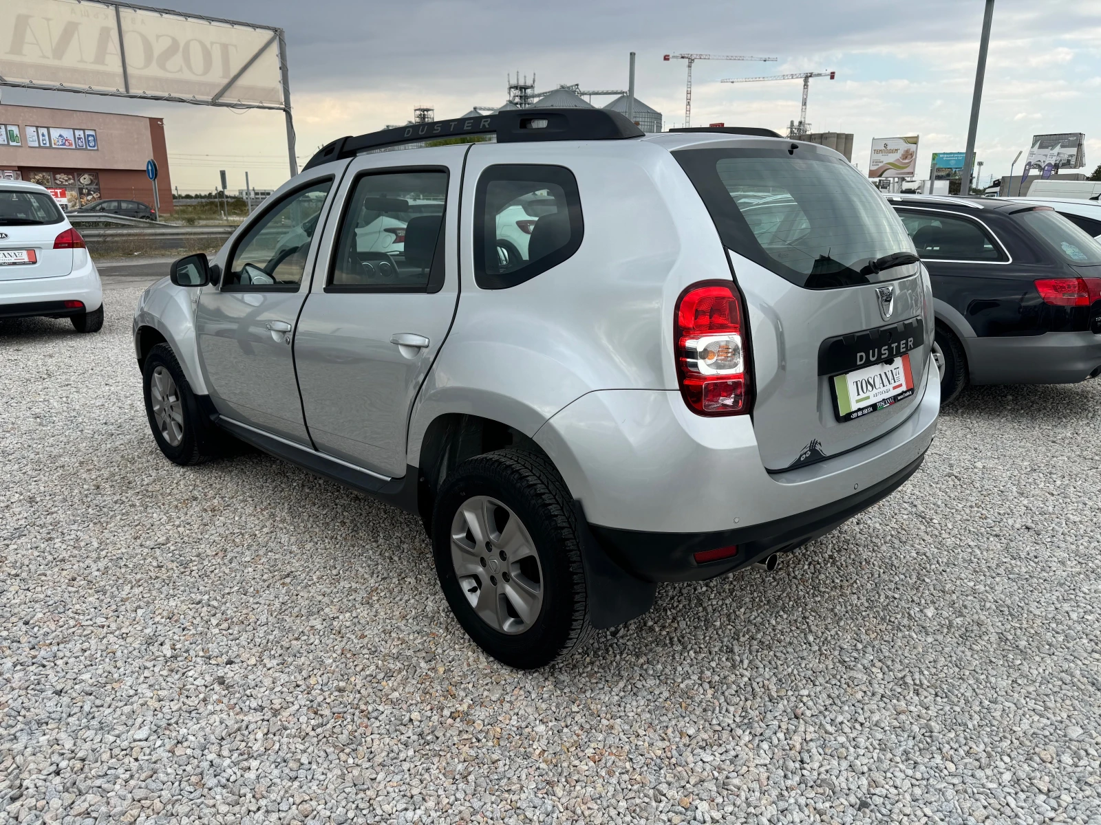 Dacia Duster 1.5dci* Навигация* Камера* Сервизна История, снимка 3 - Автомобили и джипове - 56160039