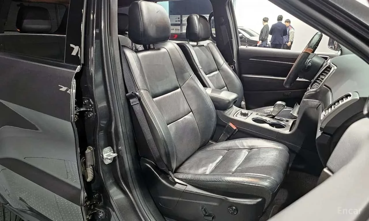 Jeep Cherokee 3.6 Limited/ФИНАНСИРАНЕ, снимка 11 - Автомобили и джипове - 56331882