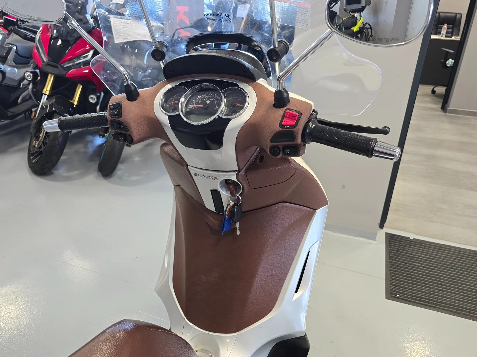 Piaggio Beverly 300ie, ABS-Led!, снимка 11 - Мотоциклети и мототехника - 55523935