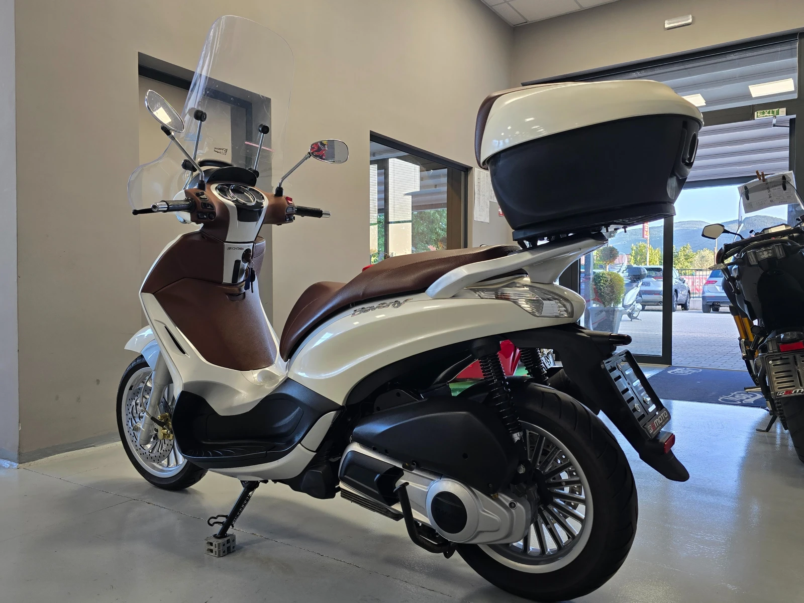 Piaggio Beverly 300ie, ABS-Led!, снимка 4 - Мотоциклети и мототехника - 55523935