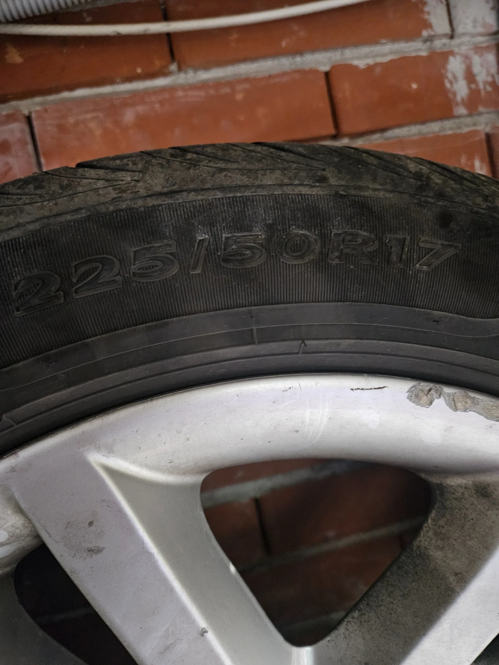 Гуми с джанти Sava 225/50R17, снимка 5 - Гуми и джанти - 53726627