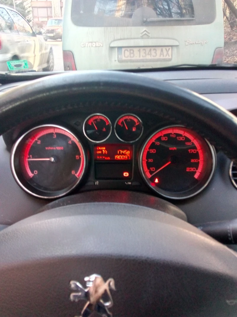 Peugeot 308 1.6 HDI, снимка 8 - Автомобили и джипове - 47914916