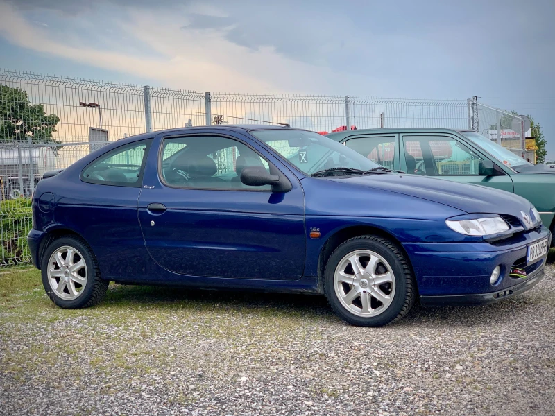 Renault Megane Coach 1.6e, снимка 12 - Автомобили и джипове - 48799531