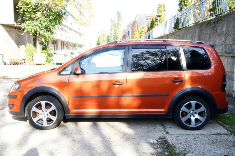 VW Touran Cross Automatic, снимка 13 - Автомобили и джипове - 49018450