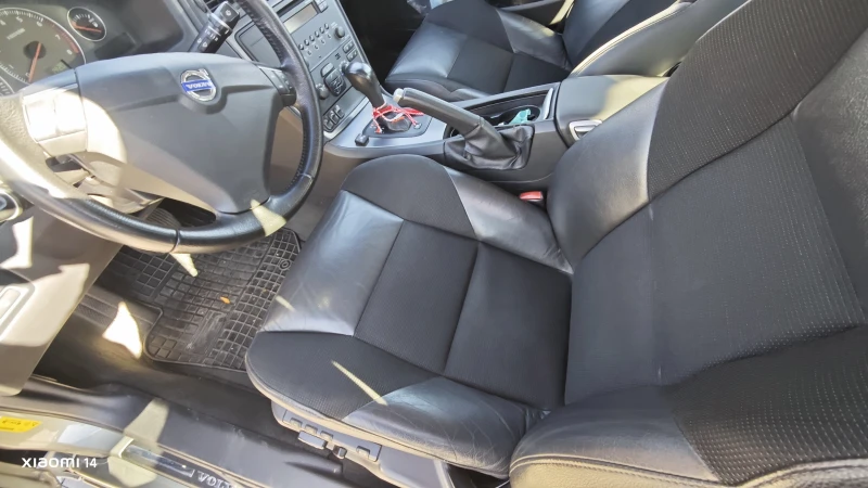 Volvo S60 2.5T, снимка 13 - Автомобили и джипове - 52226049