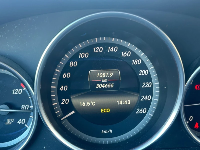 Mercedes-Benz C 180, снимка 9 - Автомобили и джипове - 52756133