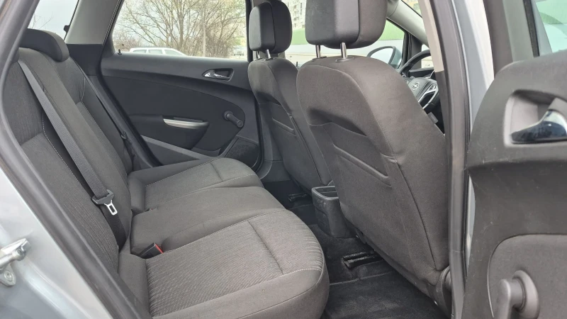 Opel Astra 1.7 CDTi * Sport Tourer * С регистрация* Бартер * , снимка 12 - Автомобили и джипове - 52947075