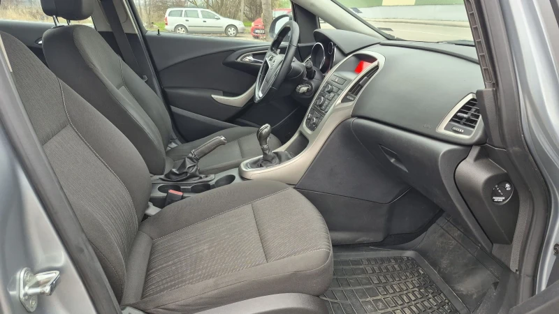 Opel Astra 1.7 CDTi * Sport Tourer * С регистрация* Бартер * , снимка 13 - Автомобили и джипове - 52947075