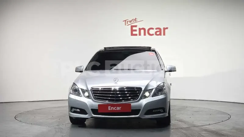 Mercedes-Benz E 350 Avantgarde/ОБДУХ/PANO/ПОДГРЕВ/ВКЛЮЧЕН ТЕХНОТЕСТ, снимка 4 - Автомобили и джипове - 54215620