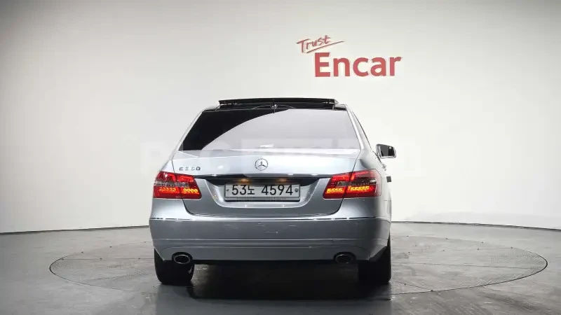 Mercedes-Benz E 350 Avantgarde/ОБДУХ/PANO/ПОДГРЕВ/ВКЛЮЧЕН ТЕХНОТЕСТ, снимка 5 - Автомобили и джипове - 54215620